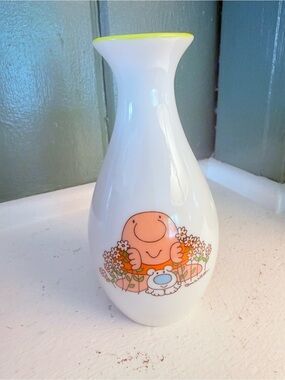 Ziggy Fine Porcelain Decorative Vase — White with Yellow Accent